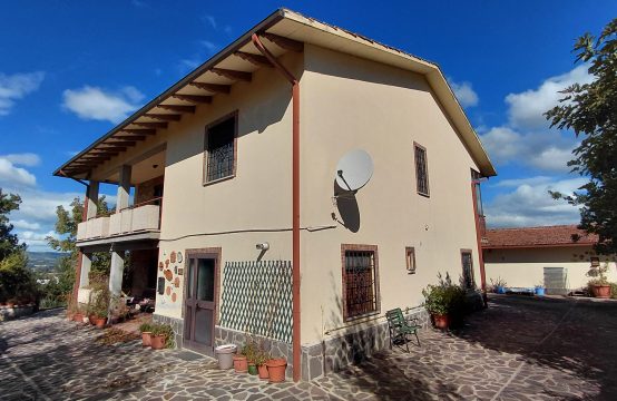 Villa panoramica con piscina