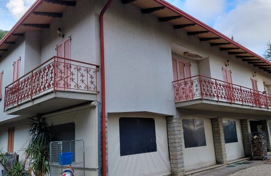 Porzione di villa bifamiliare